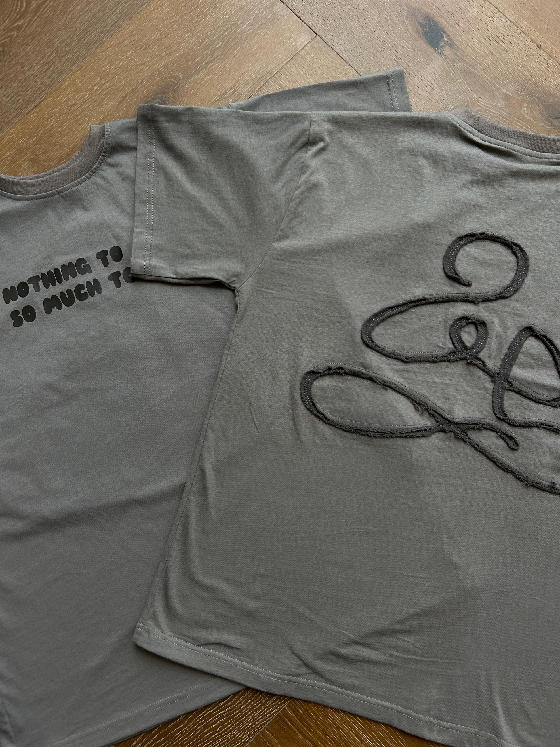 ENDEN BRAND dark grey t-shirt showcasing design for men's